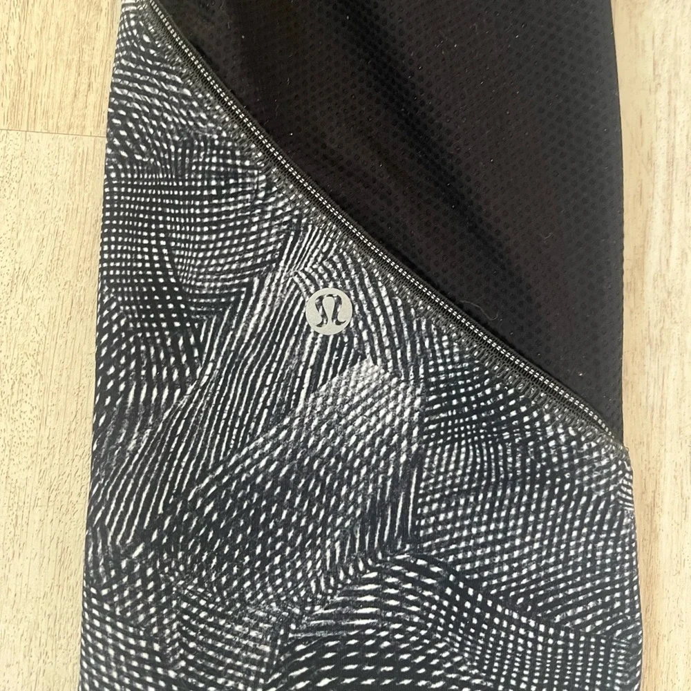 Lululemon‎ 8 Run Off Route Mid Rise Crop Legging